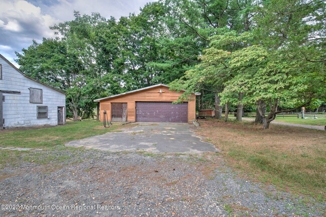 Photo - 284 Millstone Rd