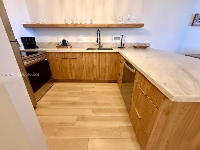 Photo - 2301 Collins Ave Unit 1121