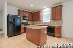 Photo - 8947 Oakwood Park
