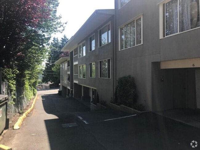Building Photo - 3 bedroom in Des Moines WA 98168 Unit A2 Rental