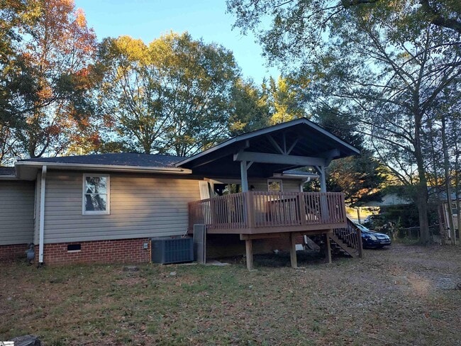 Photo - 111 Middleton Ln