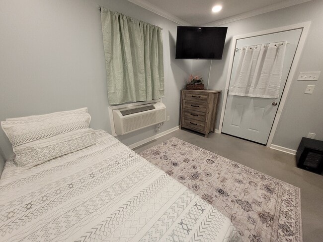 Photo - 10265 Hillyard Ave Unit Cottage