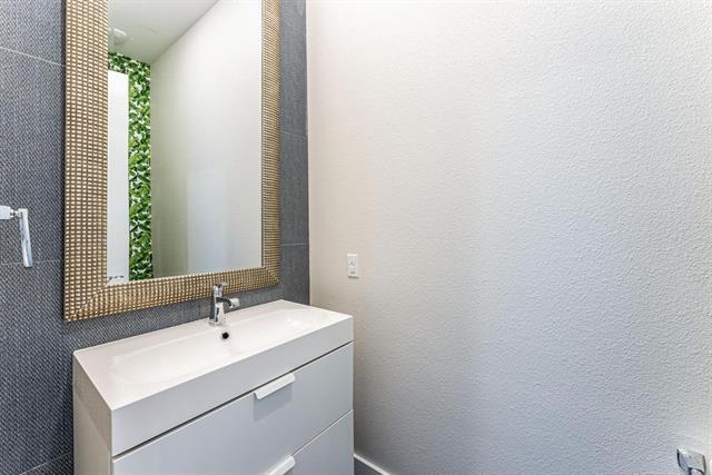 Photo - 4013 Ivanhoe Ln