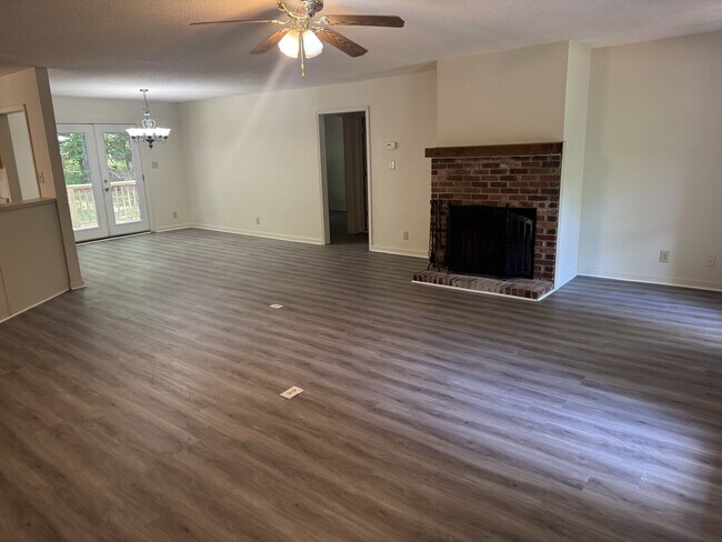 112 Oak Leaf Cir