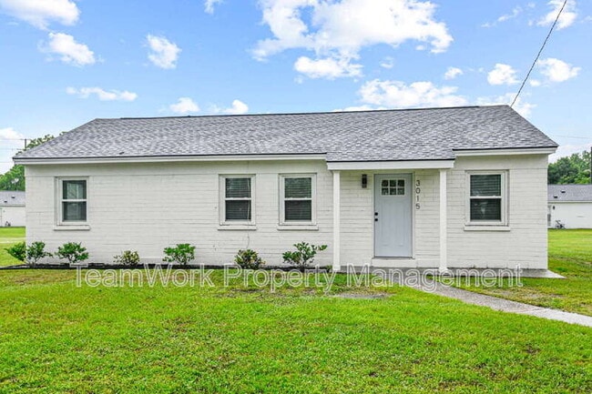 Building Photo - 3015 Azalea Dr Rental