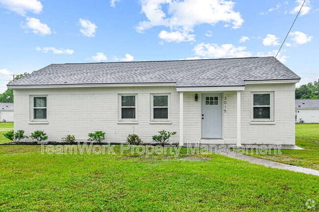 Building Photo - 3015 Azalea Dr Rental