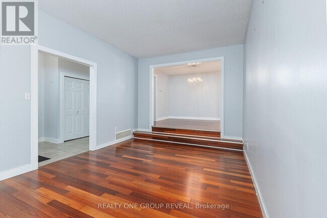 Photo - 326 Prince of Wales Dr