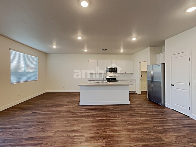 Photo - 6043 Schmidt St