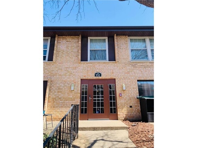 Building Photo - 932 Westbrooke Way Unit 8