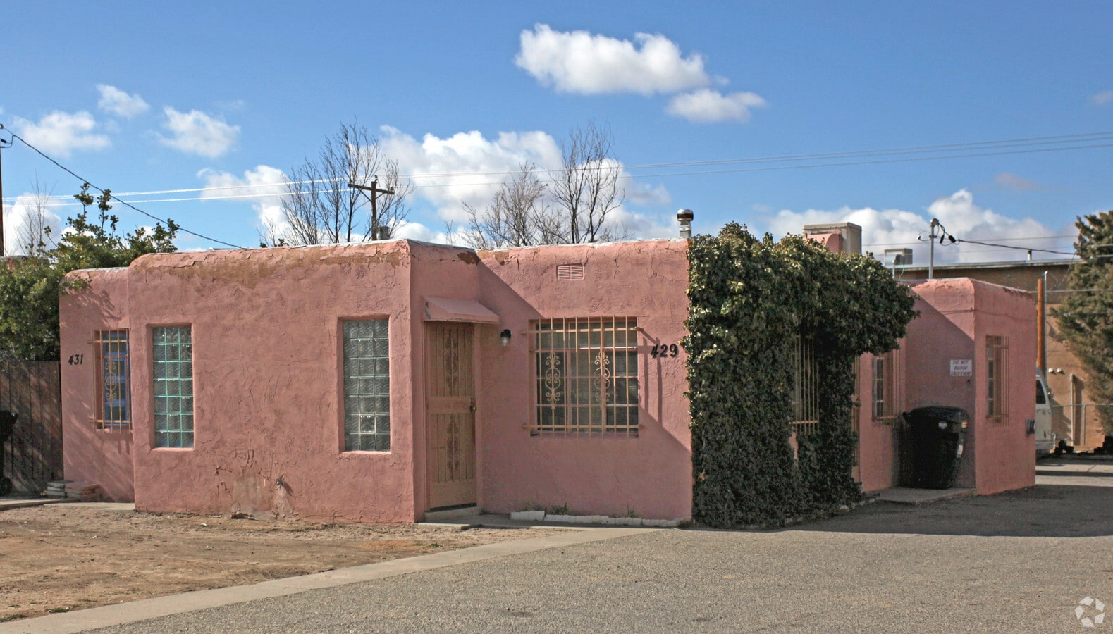 Photo - 427-429 Alcazar St SE Apartments