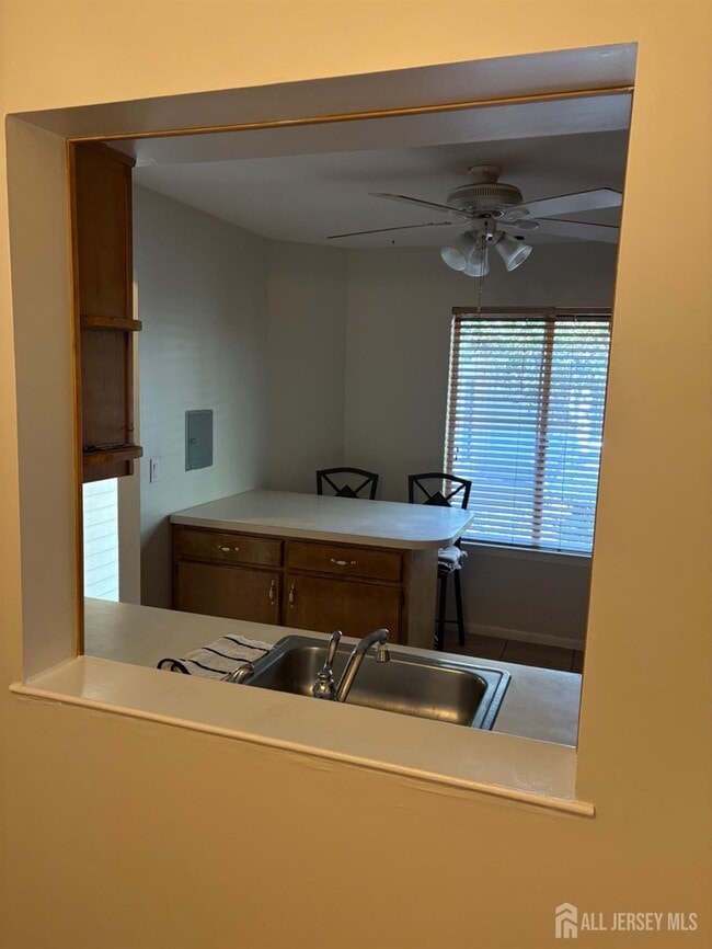 Photo - 1112 Schmidt Ln