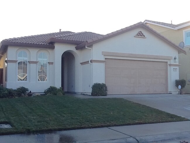 Building Photo - 1945 Glenveagh Ln