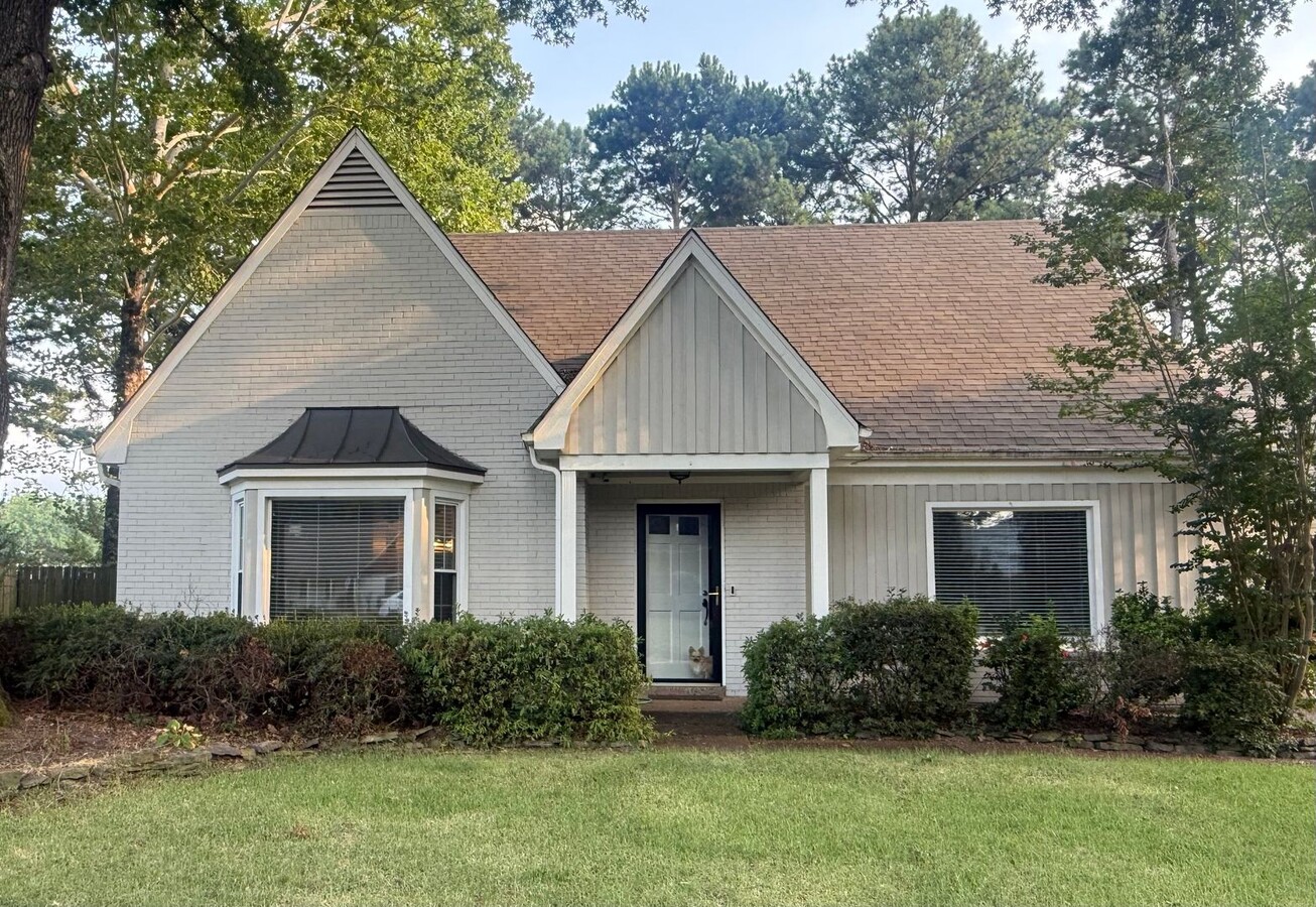 4 bedroom, 2.5 bath home over 2600 square feet near Farmington Elementary School - 4 bedroom, 2.5 bath home over 2600 square feet near Farmington Elementary School