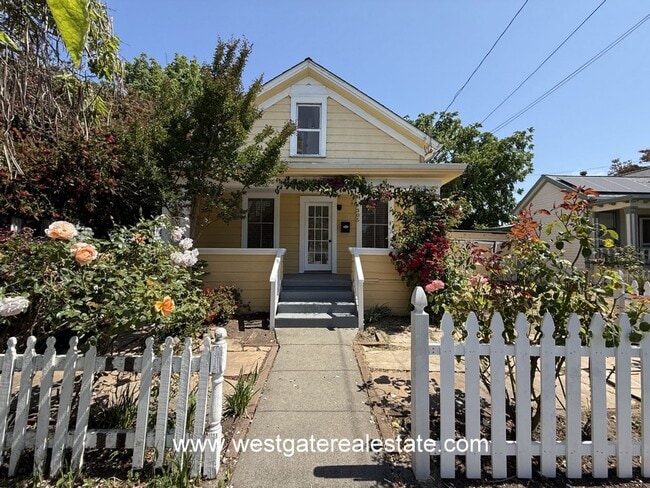 Photo - 305 4th St House