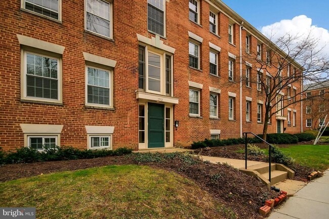 Building Photo - Cleveland Park ** One Bedroom, One Bath