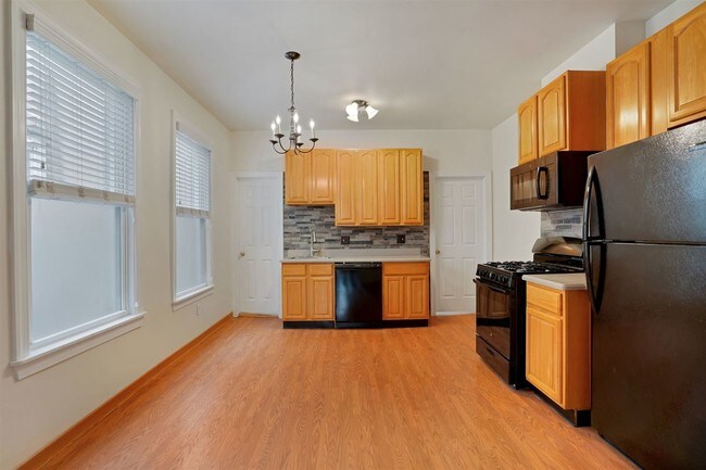 Photo - 394 Woodlawn Ave