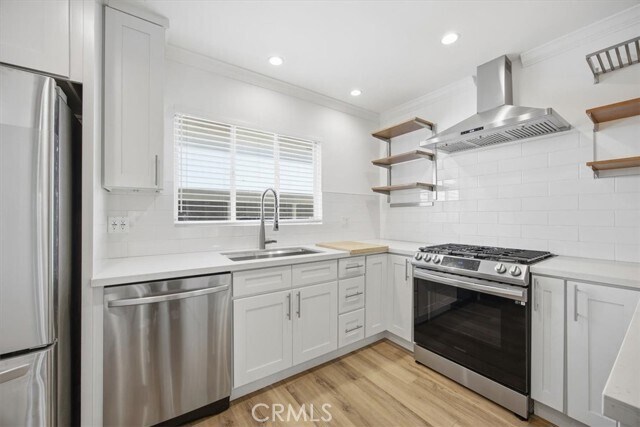 Building Photo - 241 S Barrington Ave Unit B4