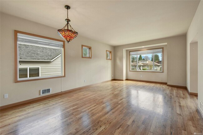 Photo - 313 Bendigo Blvd N