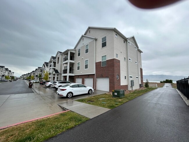 Photo - Beautiful Newly Built 3 bedroom, 2 bathroom Condo in Vineyard!