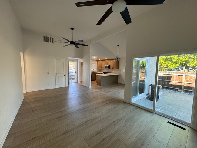 Photo - 2204 Lausett Ave