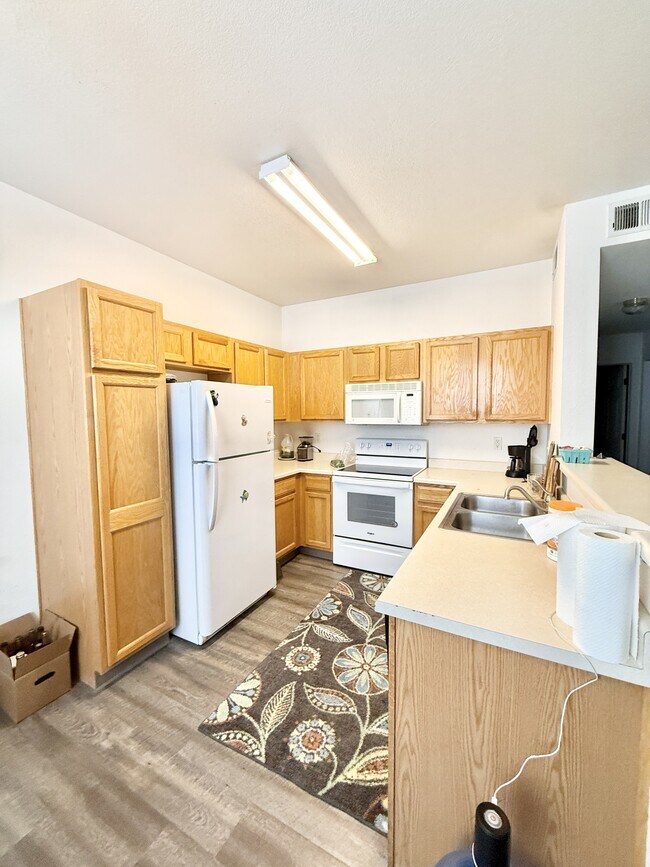 Building Photo - 3002 W Elizabeth St