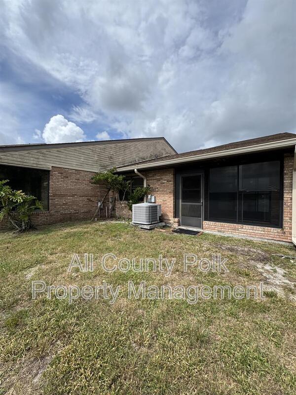 Photo - 542 Lake Carolyn Cir