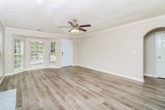 Photo - 2540 Lake Royale Dr