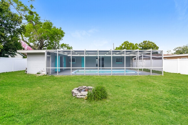 Photo - 754 Ave N SE