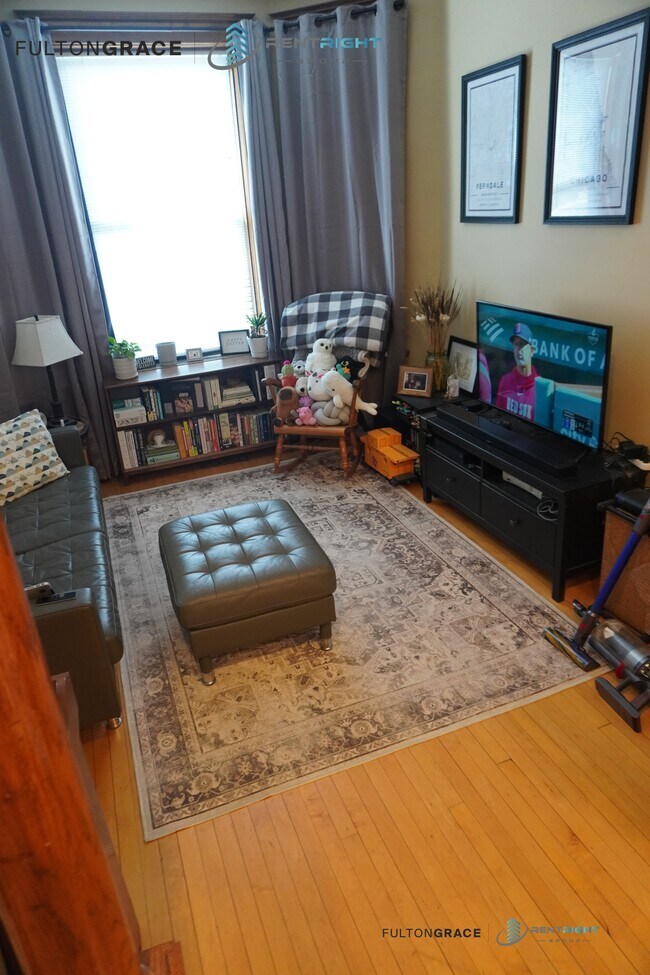 Photo - 1357 N Ashland Ave Unidad 3A