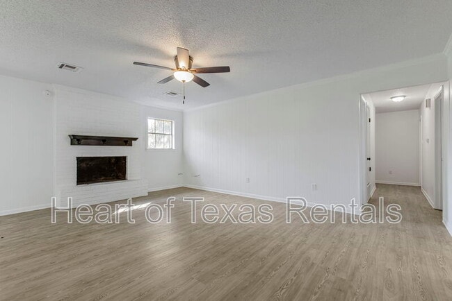 Photo - 465 Cranbrook Dr