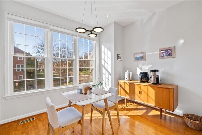 Photo - Beautiful End-Unit Townhome with Spacious Interior and Outdoor Living