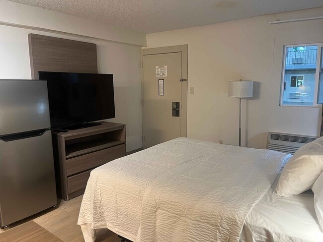 Furnished Studio-Sterling