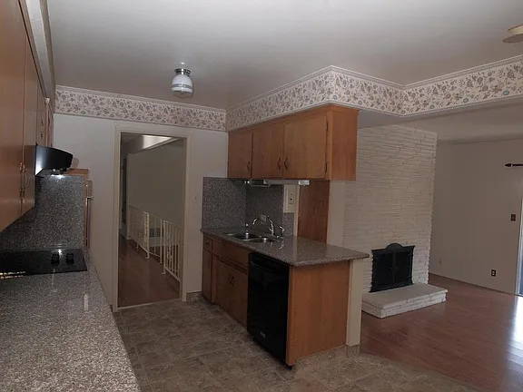 Photo - 807 E Brookdale Dr House