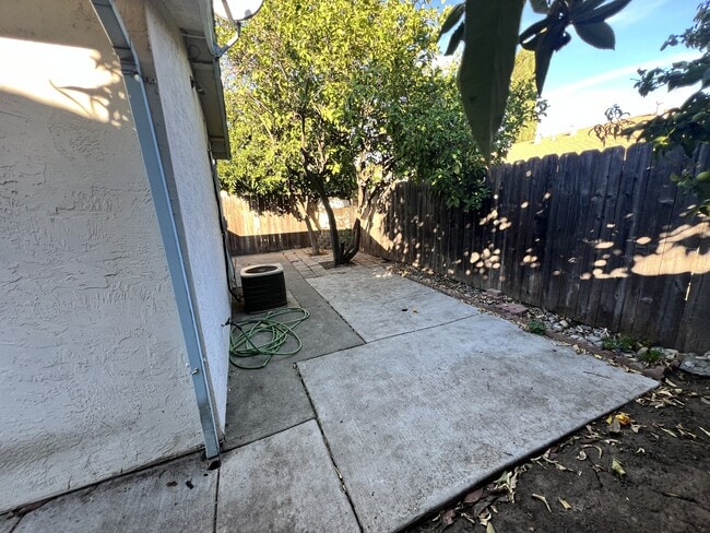 Photo - 2321 Banyan Way