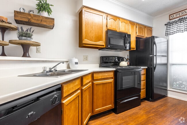 2BR, 2BA - 1,022SF - Kitchen