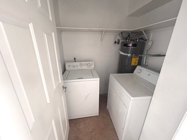 Photo - 2/BD 1/BA Upstairs Condo w/ In Unit Laundry Unit 4