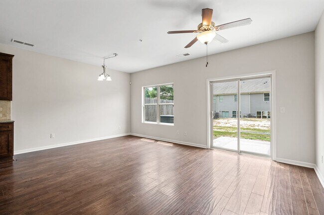 Photo - 3 Bedroom Townhome in Jonesboro!