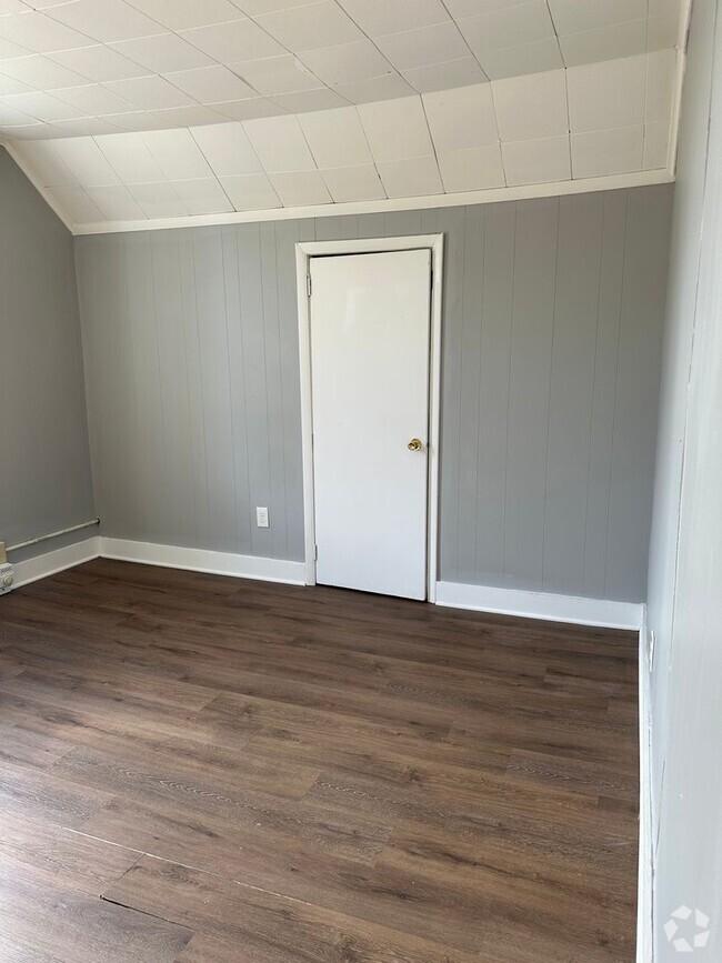 Building Photo - 214 S 16th St Unit 214 1/2 S 16th st Rental