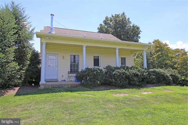 Photo - 141 S Grantham Rd Apartment Unit REAR COTTAGE