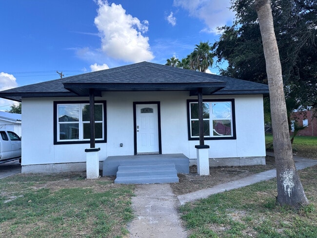 Building Photo - 130 W Magnolia Ave Rental