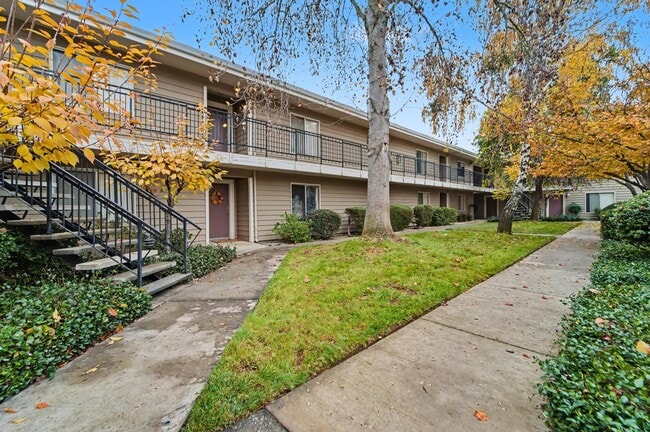 Building Photo - Heatherwoods Apartments