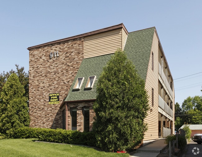 911 E Grand River Ave Apartments For Rent in East Lansing, MI