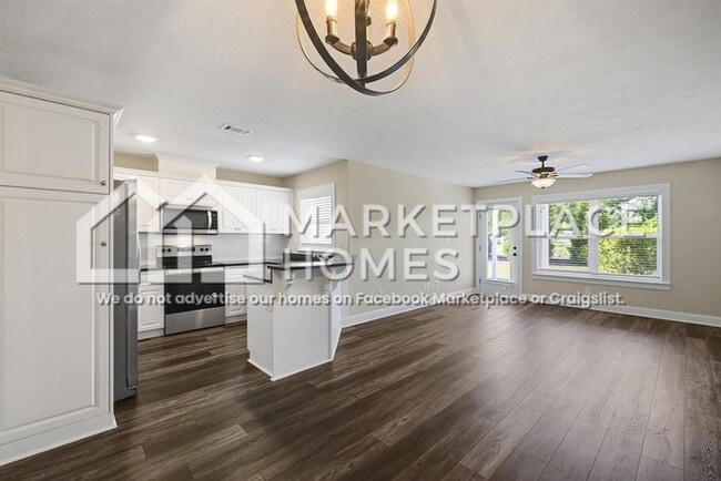 Photo - 2219 Perrins Ln
