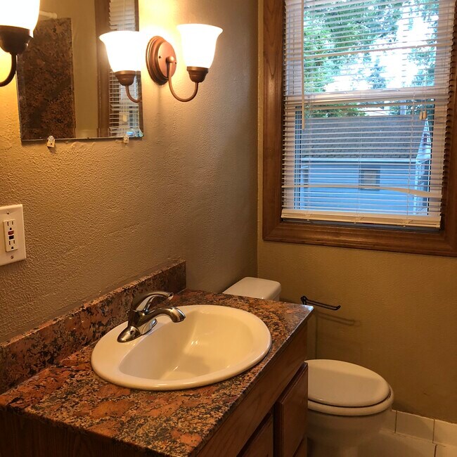 Photo - 833 25th Ave SE