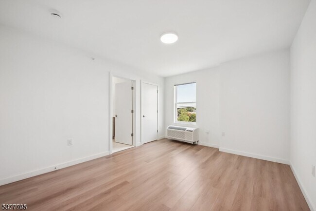 Photo - 369 18th Ave Apartamento Unidad 403