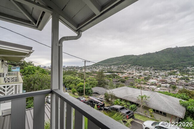Photo - $3,300 / 3br - 3BED 1BATH DUPLEX IN MANOA (Honolulu)