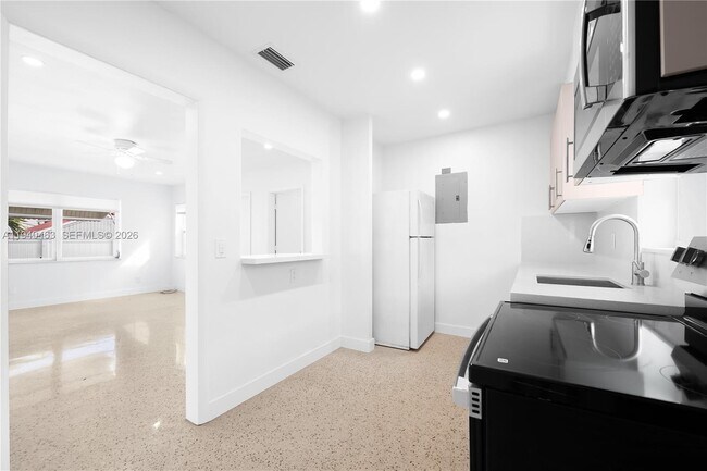 Photo - 1711 Funston St Unit 2