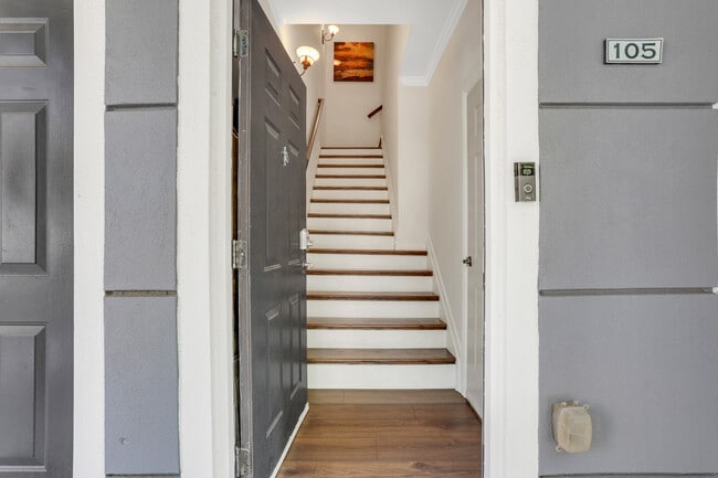 Photo - 105 Brickworks Cir NE