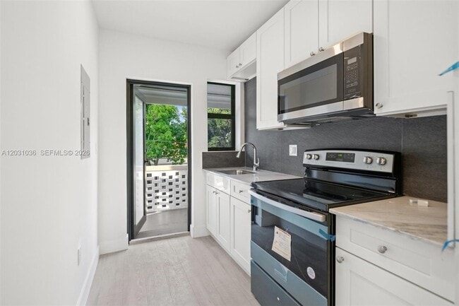 Photo - 1721 SW 13th St Unit 4