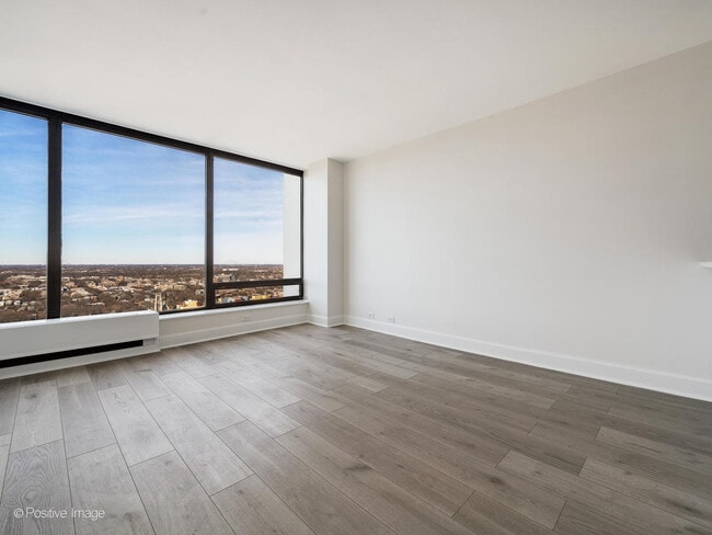 Photo - 5445 N Sheridan Rd